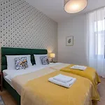 Aurora 4*