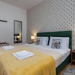 Aurora Konukevi 4*