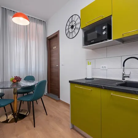 Πανσιόν Aurora